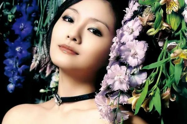 明明大小S长得一样，怎么那么多人都说大S更好看？