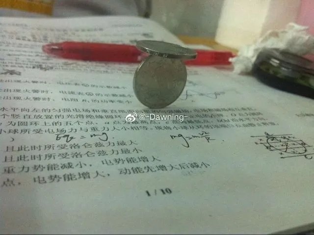 昨天“立扫把”，今天倒立上厕所？沙雕网友的脑洞有多大！