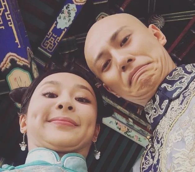 杨紫空降秦俊杰粉丝群秀恩爱被指倒贴？