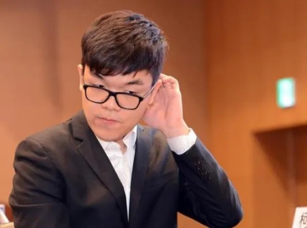 柯洁赢了申旻埈后，是不是很快就能拿到世界冠军了？