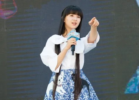 当年被杨丽萍宠爱有加的小彩旗,为何遭姨妈放弃,如今混得如何?