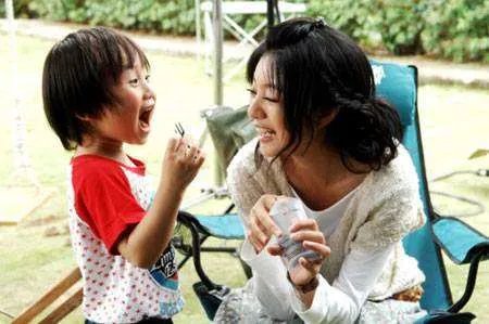 被爸爸当做赚钱机器的小小彬，如今过得怎么样？