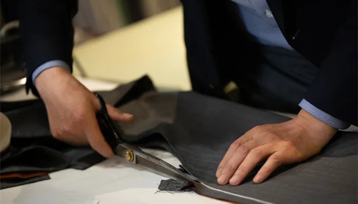 藏青色搭配什么颜色好看