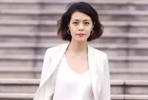 复旦大学老师陈果讲课有什么特点？为什么她如此红？