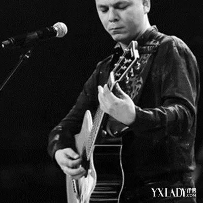 关于故乡帕尔哈提再度唱响汪峰因此曲哽咽姚晨再为其赞