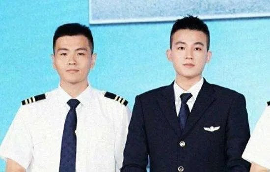 《中国机长》欧豪与副驾驶原型撞脸，你怎么看？