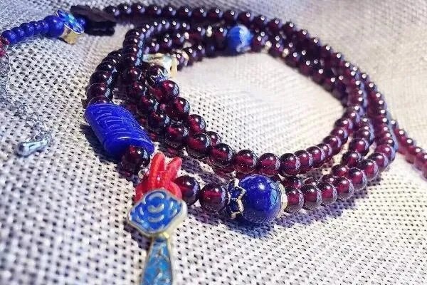 石榴石戴哪只手比较好？有什么说法么？