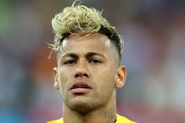 内马尔又换新发型,网友吐槽像顶个蘑菇云,你对他最初的印象是什么?