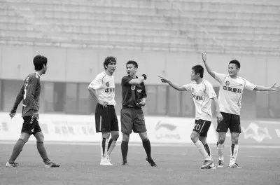 胡雅东的判罚质疑