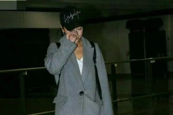 知情人曝黄心颖在美国打工收入差，只能回港讨生活 ，她真的走投无路？