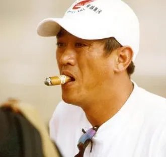 1997年飞越黄河为国争光，去世时却没钱办葬礼，柯受良经都经历了什么？