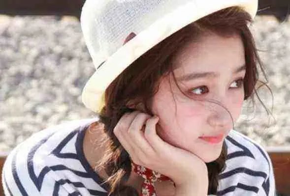 关晓彤鹿晗深夜激吻被拍,关晓彤对此作何回应?