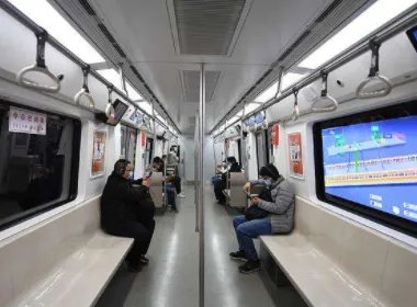 英国一男子在地铁打骂其他乘客被捕，他为何会有如此举动？