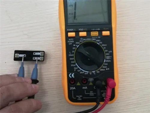 如何用万用表测量电流