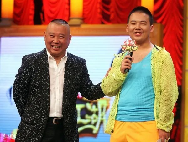 为什么郭麒麟现在登上了这么多的综艺，背后到底有谁在为其撑腰？