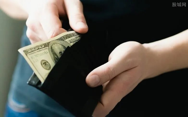 新浪卡贷逾期上征信吗 新浪卡贷逾期会怎么样？