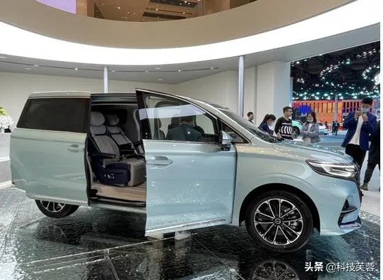 上海车展上看到了荣威iMAX8，大家觉得这辆国产MPV怎么样？