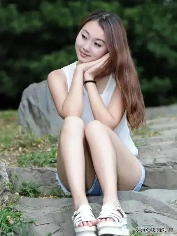 谁手机里有美女美景图片，能不能分享让大家看看？