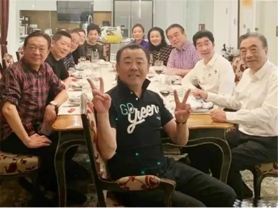 周立波豪宅内宴请滑稽戏前辈，霸气回应：一切正在开始，他还能开始吗？