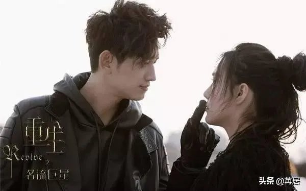 张馨予晒出自己摆摊的旧照片，是否暗示将要转行？