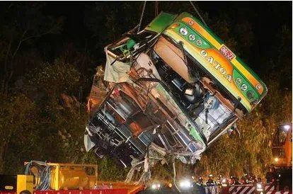 台湾游览车事故是怎么回事？