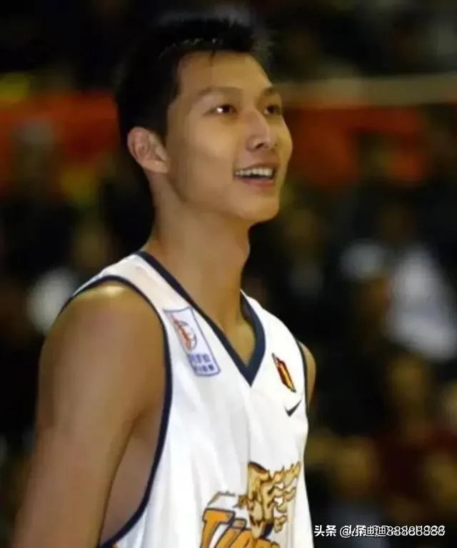 男篮无缘直通奥运，这批球员成长后能赶上他们前辈吗？