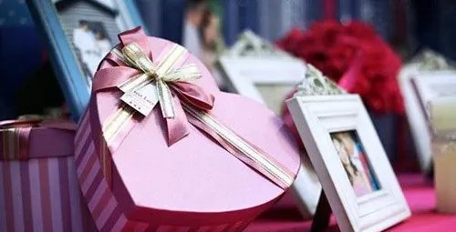 一周年结婚纪念日礼物排行榜  结婚一周年送什么礼物