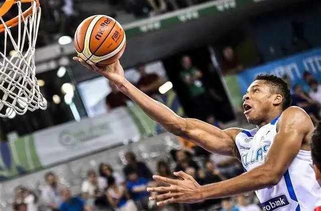 现役字母哥真的强于巅峰霍华德吗？