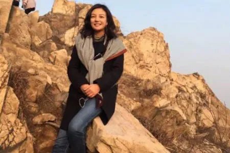女神赵薇爬山照被赞 揭秘“依萍”的圈内好友