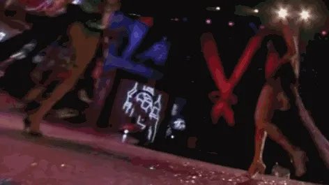 #维密大秀#奚梦瑶走秀不小心摔倒了？好心疼！维密秀上还出现过哪些意外？