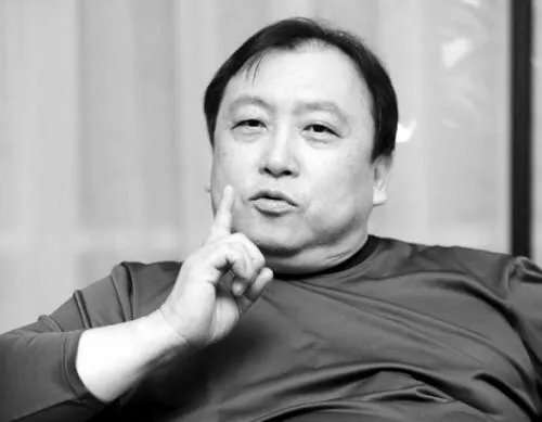 王晶爆粗骂网友 称：不要假扮香港人