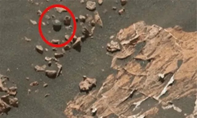好奇号传回一张火星照片,发现一个球状不明物,谁留下的?
