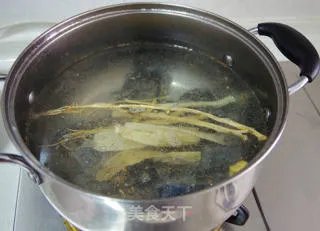 女人滋补药膳汤-当归黄芪乌鸡汤