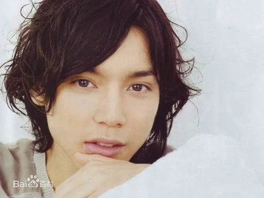 这张图片中两个日本演员是谁？分别有什么作品？