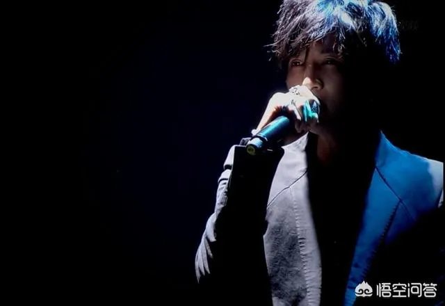 周杰伦和薛之谦相比，你觉得谁更厉害呢？为什么？