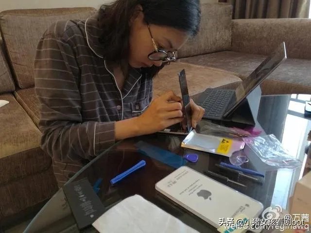 《乘风破浪的姐姐里面，为什么万茜那么受女明星的欢迎？