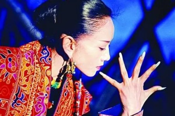 杨丽萍不生孩子，真的有错吗？