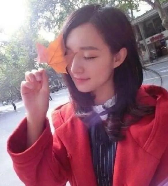 八张照片有七个是杨幂的替身，你能猜对了吗