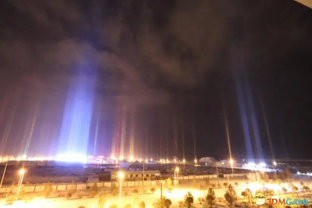 组图：内蒙古现罕见“日柱”现象 城市夜空如梦如幻