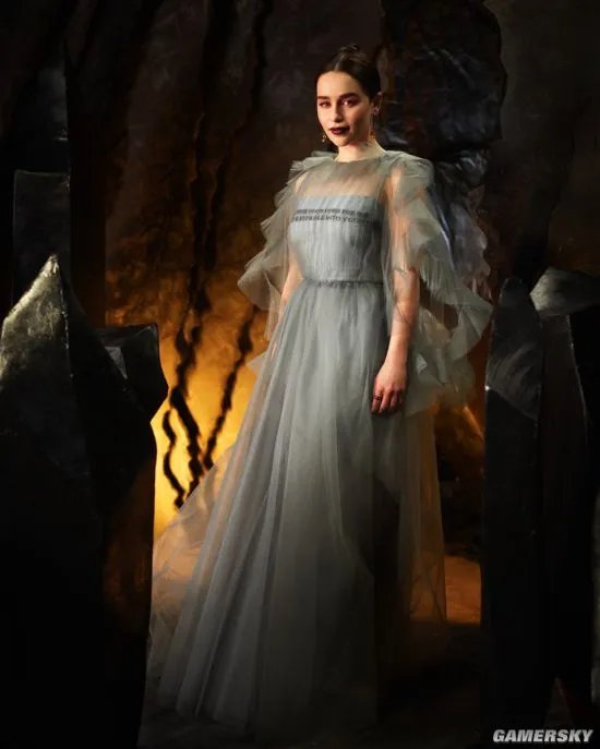 《权力的游戏》最终季首映礼演员齐聚 雪诺夫妇秀恩爱