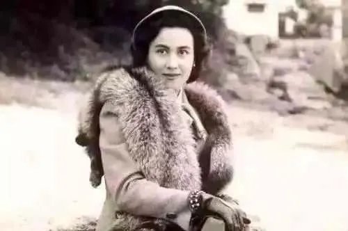 同样是大哥的女人，黎婉华和梁洁华的人生为何相差很大？