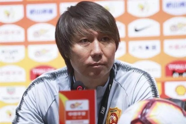 李铁带领的中国男足在东亚杯获得了季军，大家怎么看？
