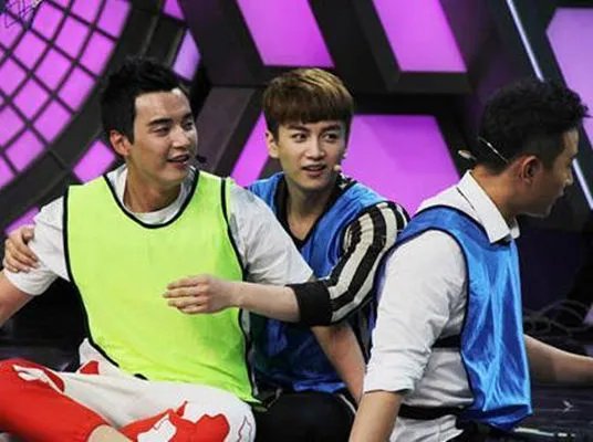 陈晓上过的快乐大本营图片集锦  与赵丽颖两人亲昵似情侣