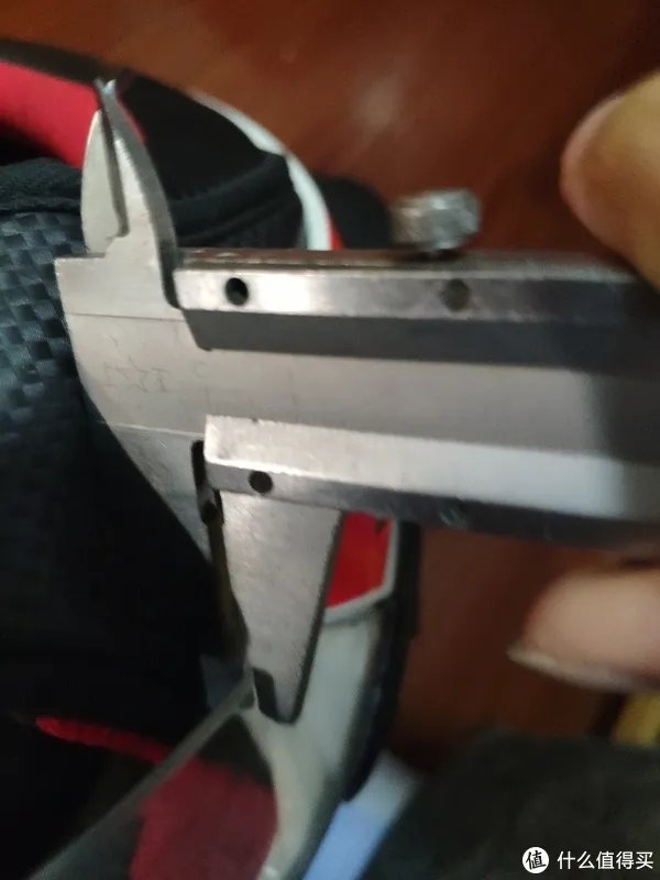 哪家头盔值得买？永恒、LS2、BEON三家对比测试