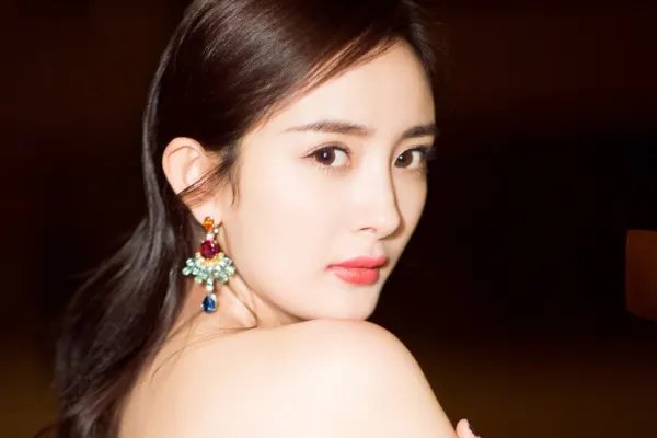 杨幂给人的感觉一直很强势，太要强的女人都不讨人喜欢吗？