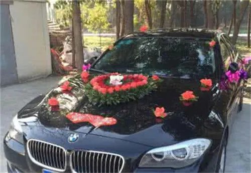 宝马7系婚车租赁价格一览表   新人租婚车需注意什么