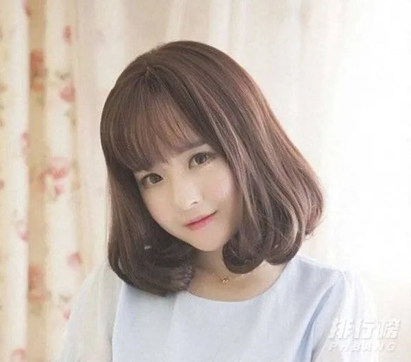 2020适合圆脸的发型有哪些_2020适合圆脸的发型女
