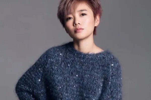 许飞因p图事件惹争议而道歉，如何看待她这一系列的行为？