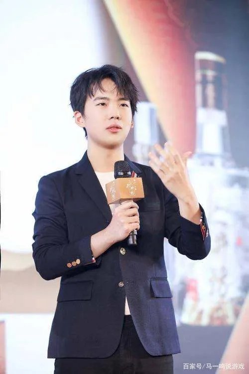 为什么郭麒麟现在登上了这么多的综艺，背后到底有谁在为其撑腰？