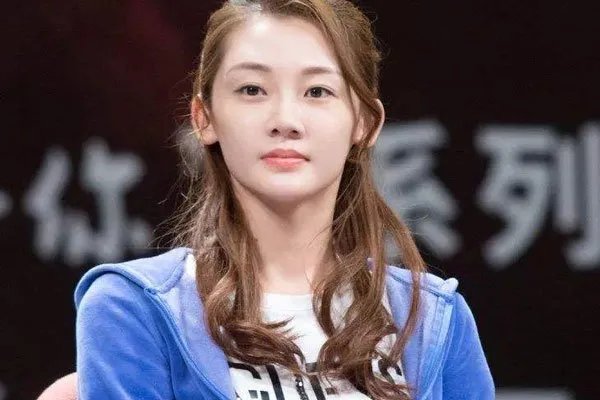 郑恺与苗苗又上热搜，为何现在还不公开恋情？